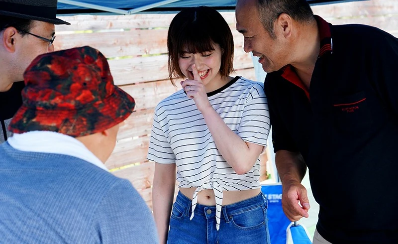 jul-319_co-vo-tre-dam-duc-va-2-bac-hang-xom-nozomi-ishihara