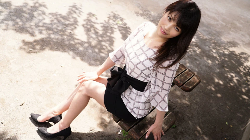 032624_001-em-gai-voi-than-hinh-day-dan